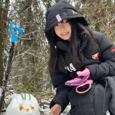 钟由希